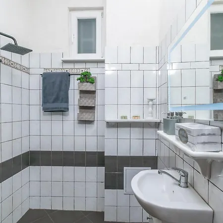 Daire Vintage Flat By Ndk And Vitosha Blvd With Free Parking Sofya
